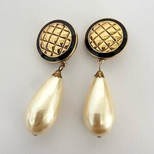Vintage Carolee clip on earrings Authentic